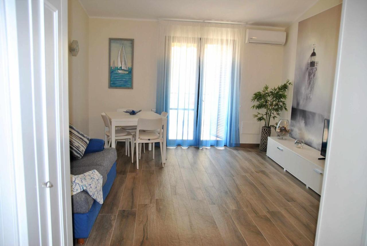 Casa Dinky Attico Con Terrazza Vista Mare Lägenhet Formia Exteriör bild