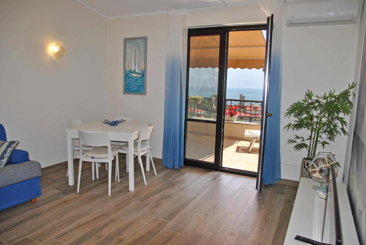 Casa Dinky Attico Con Terrazza Vista Mare Lägenhet Formia Exteriör bild